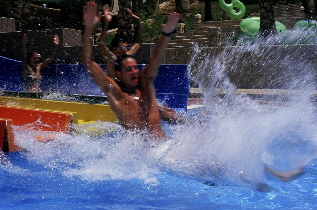 Sharm Dreams Vacation Club - Aqua Park酒店 外观 照片 A water slide at Splash Island